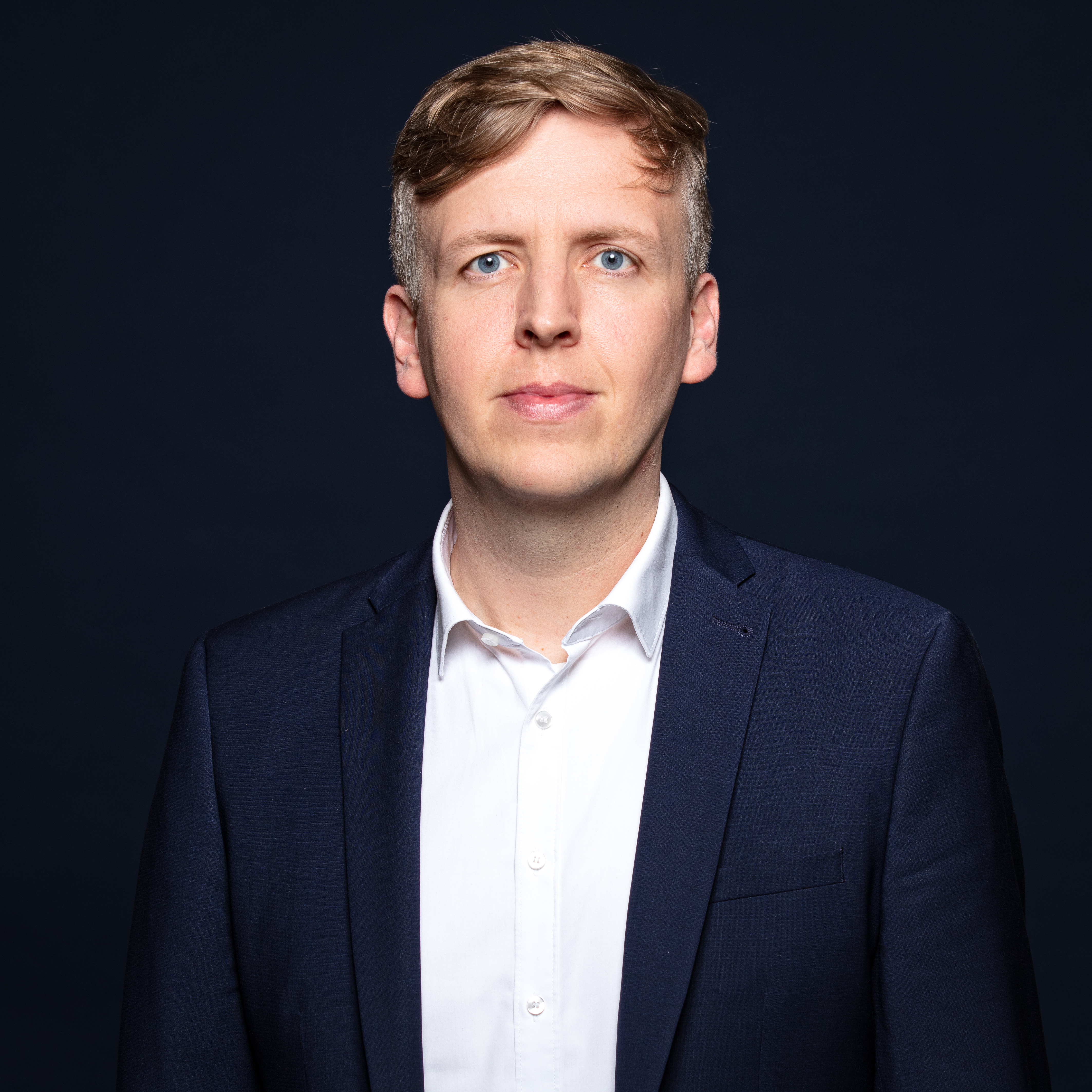 Dr. Tobias Fella